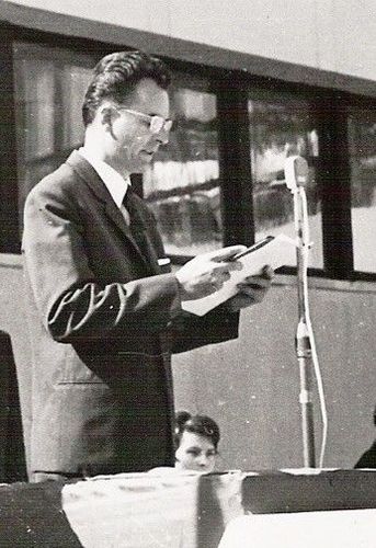 DR. BERNÁTH JÓZSEFRE, A „STEINMETZ MIKLÓS SZAKKÖZÉPISKOLA” ALAPÍTÓ IGAZGATÓJÁRA EMLÉKEZÜNK